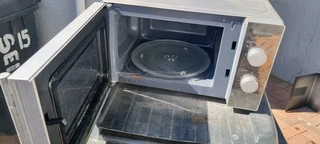 Russell Hobss 20lt Microwave - For Spares But Turns On & Sparking