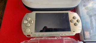 SONY PSP 1000 GOLD WITH GAMES AND ACCESSORIES0️⃣7️⃣2️⃣3️⃣9️⃣2️⃣5️⃣7️⃣5️⃣6️⃣