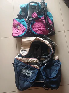 Scuba driving vest with piping an gauges