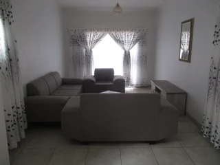 Large 1 Bedroom garden cottage to let, Ontdekkers road,Ontdekkers park.Available.