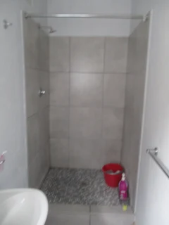 Large 1 Bedroom garden cottage to let, Ontdekkers road,Ontdekkers park.Available.