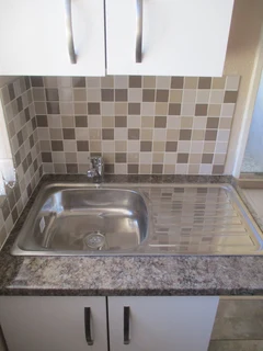 Flat to let,  Ontdekkers road, Ontdekkers park, Roodepoort