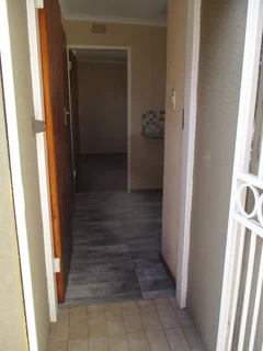 Flat to let,  Ontdekkers road, Ontdekkers park, Roodepoort