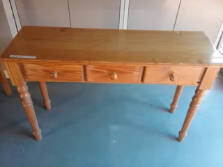 Entrance table with chair