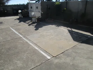 Bachelor garden cottage to let, Constantia kloof border, Ontdekkers park.