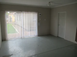 Bachelor garden cottage to let, Constantia kloof border, Ontdekkers park.