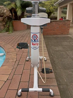 ROWING/CYCLING COMBINATION EXERCISE MACHINE-AS NEW- R400