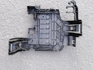 Polo battery top fuse tray