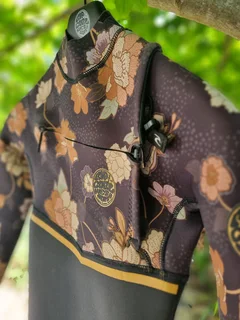 Girls wetsuit size 14 flash bomb