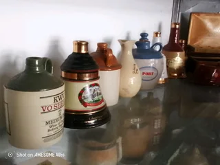 Various decanters commemorative issues Christmas (Empty)