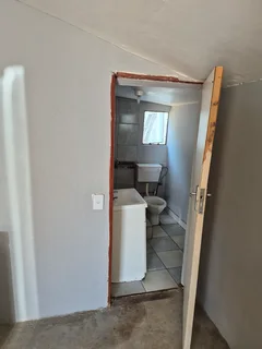 1-roomed space with own toilet in a neat environment