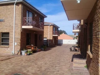 Free-standing Flat to Rent - 3 bedroom