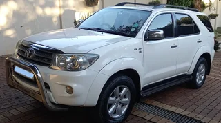 2011 Toyota Fortuner 4.0 V6  4 x 4 Automatic