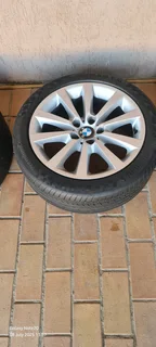 18&#34;BMW F 10 SERIES SINGLE MAG RIMS PLUS TYR 235/245 45 18&#34; WITH 70% THREAD REMAINING