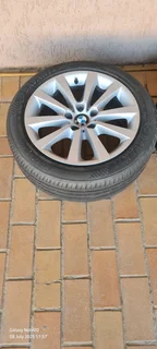 18&#34;BMW F 10 SERIES SINGLE MAG RIMS PLUS TYR 235/245 45 18&#34; WITH 70% THREAD REMAINING