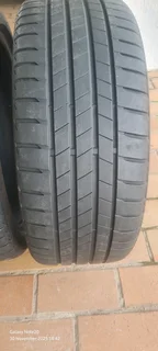 BRIDGESTONE 215/40/18 INCH TYRE r999
