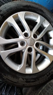 Kia Hyundai Mag Rims And 16 Inch Tyres