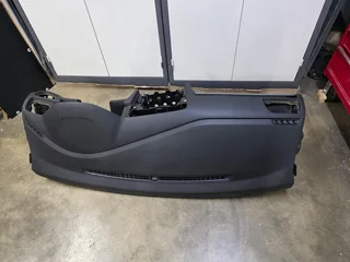 VW Golf 7 dashboard & airbags.