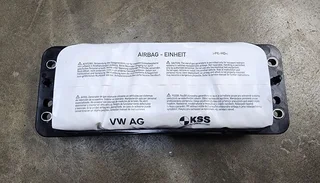 VW Golf 7 dashboard &amp; airbags.