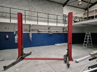 Pneumatic 2Post Lift 4T Base Type 240Volt