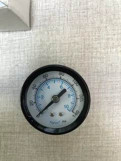 Air pressure gauges x 2 1/4&#34; size tread