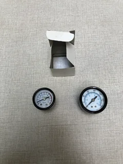 Air pressure gauges x 2 1/4" size tread
