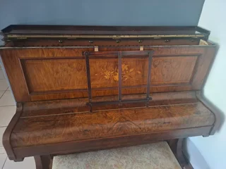 H &amp; B Edwards Piano