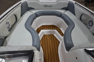 CLASSIC 230 ON TRAILER 300 HP SUZUKI 4 STROKE 2024 MODEL FINANCE ARRANGED