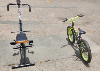 RALEIGH MAMMOTH 20 BIKE AND TOTAL CRUNCH MACHINE