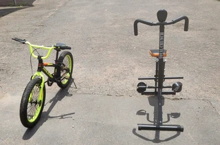 RALEIGH MAMMOTH 20 BIKE AND TOTAL CRUNCH MACHINE