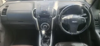 ISUZU D TEC 2913 MODEL DOUBLE CAB 4 X 2