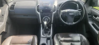 ISUZU D TEC 2913 MODEL DOUBLE CAB 4 X 2