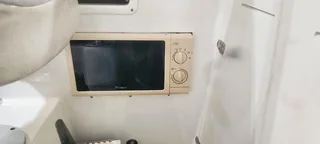 BOSTON WHALER 255 CONQUEST ON TRAILER 2 X 200 HP SUZUKI 4 STROKES