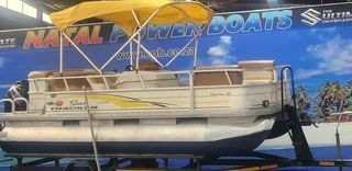 SUN TRACKER 18 SIGNATURE SERIES ON TRAILER 60 HP MERCURY 4 STROKE