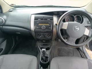 2010 Nissan Livina 1.6 X-Gear Manual