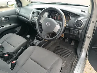 2010 Nissan Livina 1.6 X-Gear Manual