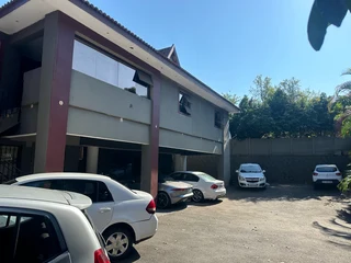 Lalucia Pet friendly 1 & 2 bed apartment to let Near Lalucia Mall