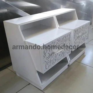Set of 2 white bedside tables