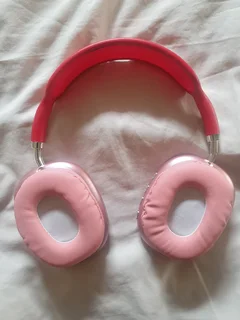 New pink wireless P9 headphones