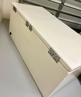 Ice / Cooler box- large, insulated