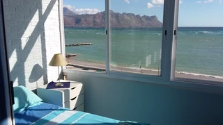 STRAND: Stunning Beachfront apartment