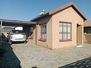 Fully Fitted 3 Bedroom House for Sale in Soshanguve Vv