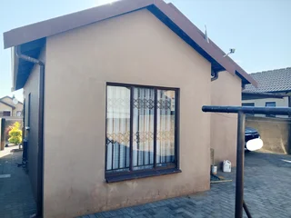 Fully Fitted 3 Bedroom House for Sale in Soshanguve Vv