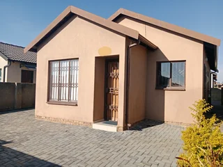 Fully Fitted 3 Bedroom House for Sale in Soshanguve Vv