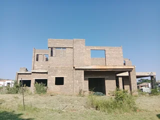 Projects to be finished as your own house in Magaliesburg Country Estate