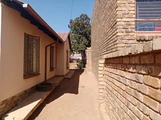 Spacious 3 bedroom House for Rental in Morula View, Move in Ready