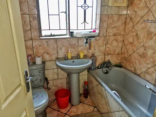 Move in ready rental 3 bedroom house available in Pretoria west