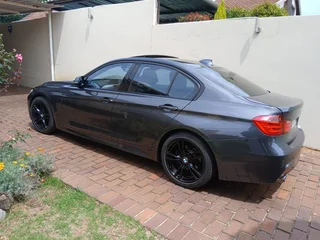 2012 BMW F30 320i M-Sport manual