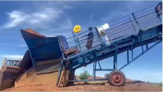 Mobile Feed Conveyor  / Scrubber