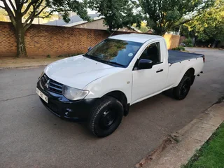 2015 Mitsubishi Long Base bakkie R75000 !!!